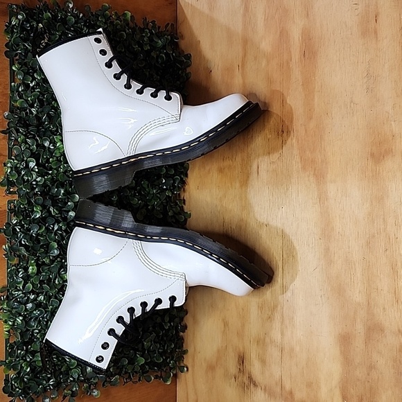 Dr. Martens 1460 Patent Leather Lace Up Boots | Size: 7 Womens | White - Picture 3 of 7